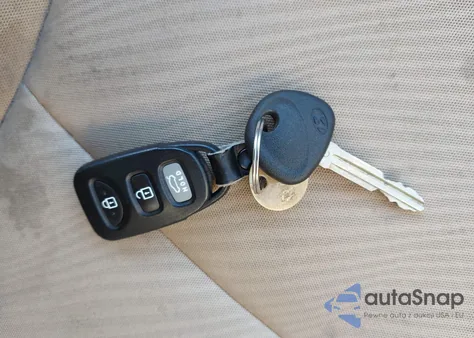 2013 Hyundai Elantra Gls/Limited z USA, uszkodzony, nr VIN 5NPDH4AE5DH210677